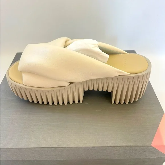 Free People 4CCCCEES Plia Anda Ivory Leather Sandals Slides Size EU 37 US 6.5 - Picture 4 of 11